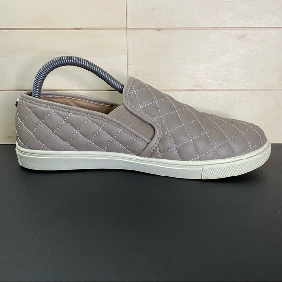 Steve Madden Ecentrcq Quilted Slip-Ons Women's Size 10 B Shoes Taupe - Picture 3 of 11
